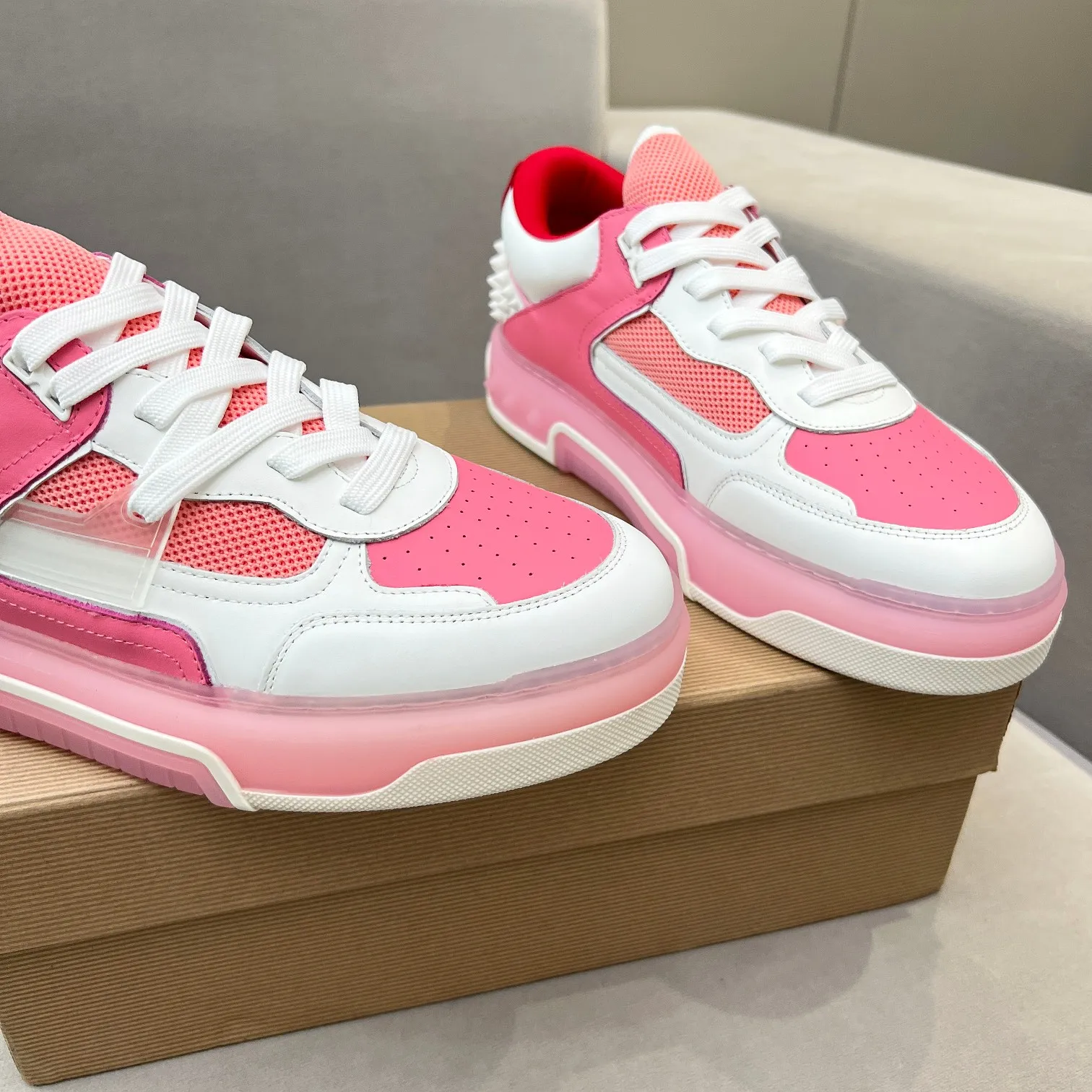 Men's shoes 💰700 🌹🌹🌹̋ Wang Junkai Yang Mi Xu Kai Zhang Jingyi Ding Chengxin Chen Muchi Wang Ziyi Same style Christian Louboutin 2024 [New product] ASTROLOUBI unisex thick-soled sports shoes red-soled shoes perfectly integrate fashion and sports, The fabrics are made of luxurious calfskin, soft suede, smooth satin and laminated leather, and the back is decorated with classic rivets. The interior is blended with a knitted tongue for added durability, breathability and quick-drying comfort. The outsole is made of a combination of EVA foam and imported rubber, and the colorful CL iconic letters on the side of the outsole show the brand's unique style. It is a ceiling-level comfortable skate shoe! ! ! Multiple colors available, currently women’s sizes 35--40